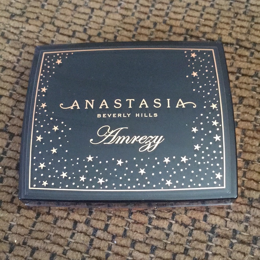 Anastasia Amrezy Highlighter